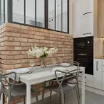 River View With Balcony & Free Garage By Renters *