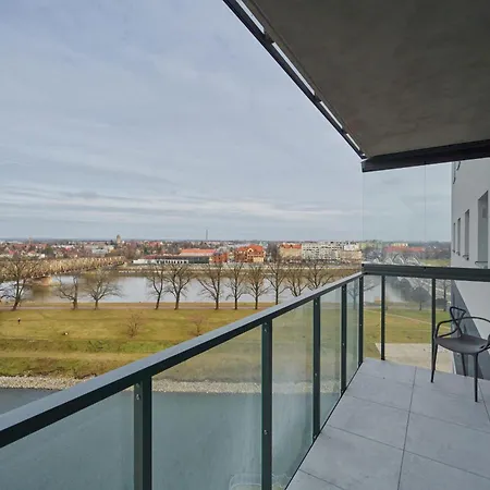 River View With Balcony & Free Garage By Renters *