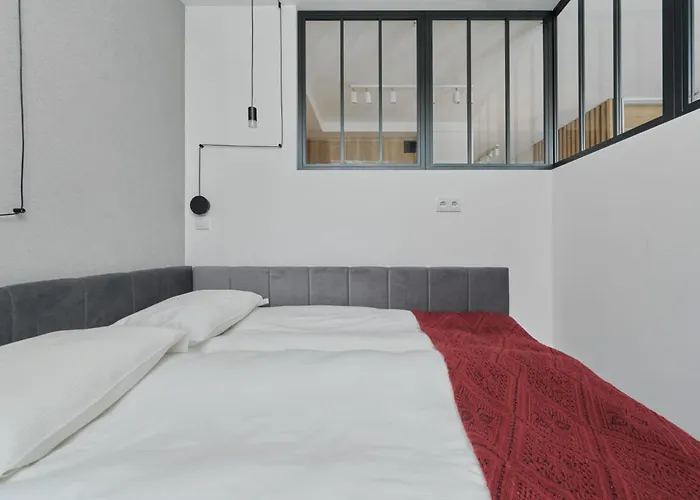 River View With Balcony & Free Garage By Renters Apartmán Vratislav