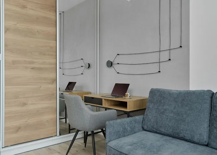 River View With Balcony & Free Garage By Renters