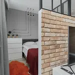 River View With Balcony & Free Garage By Renters Apartment
