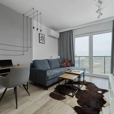 River View With Balcony & Free Garage By Renters Apartment