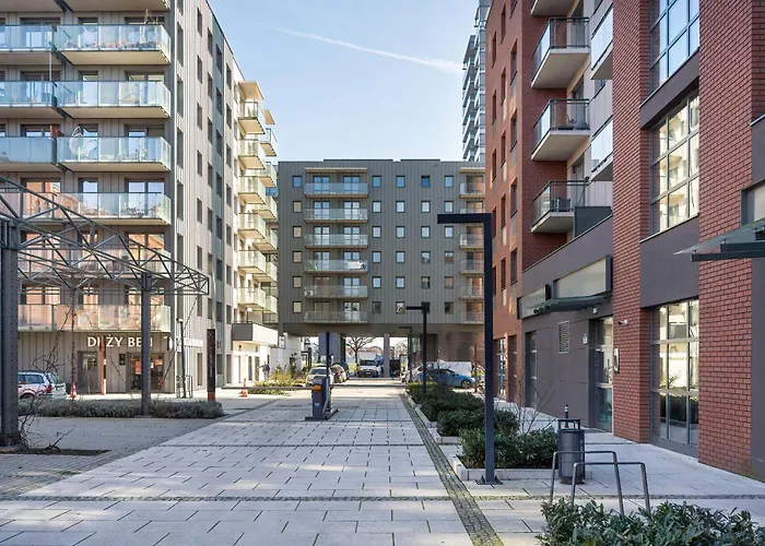 Apartment River View With Balcony & Free Garage By Renters *